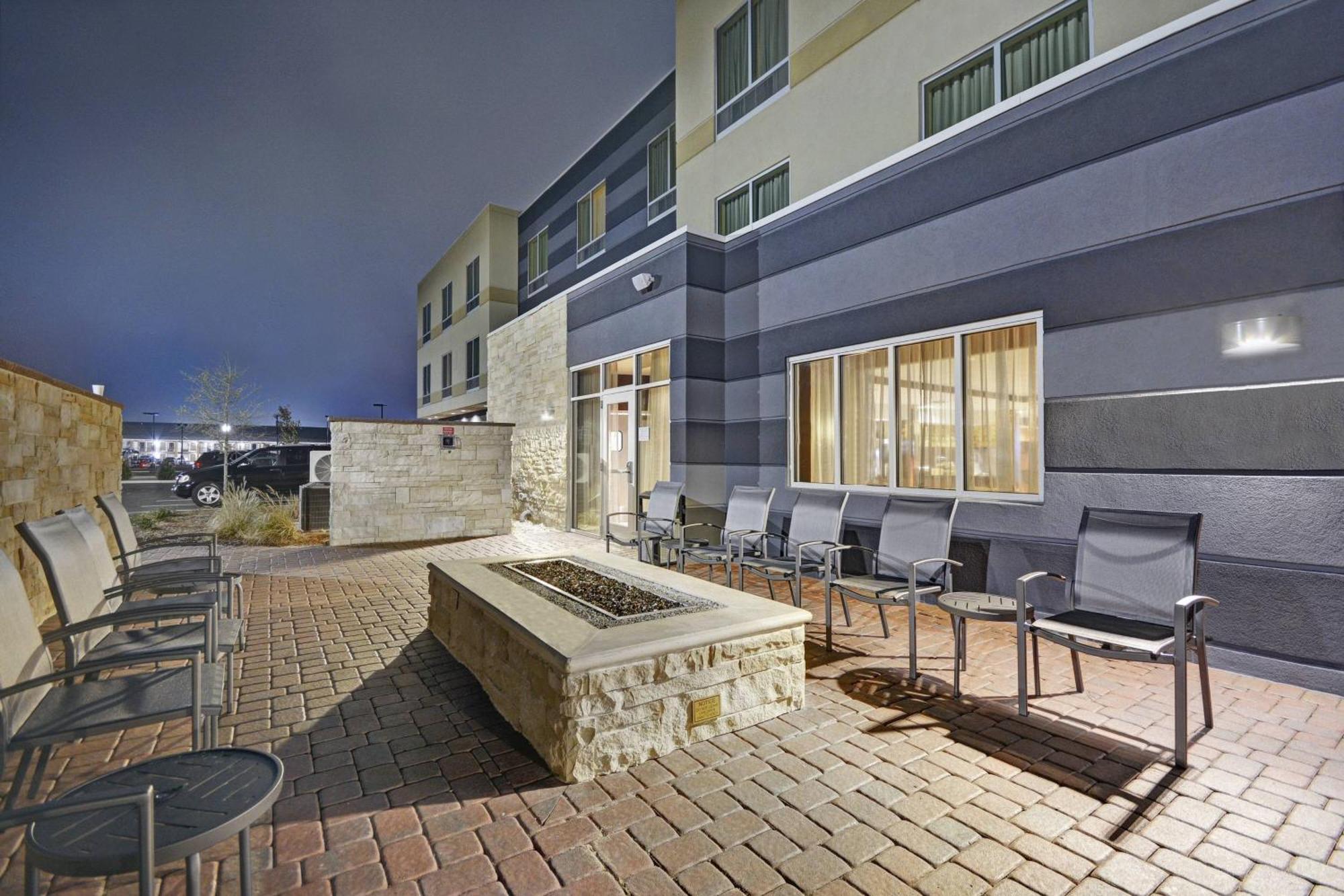 Fairfield Inn & Suites By Marriott Savannah Sw/Ричмонд-Хилл Экстерьер фото